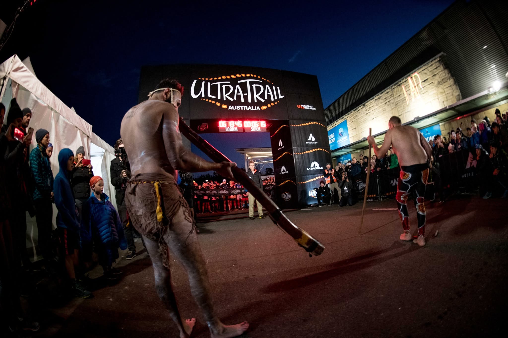 David King welcoming Ultra-Trail Australia runners onto Gundungurra Country.